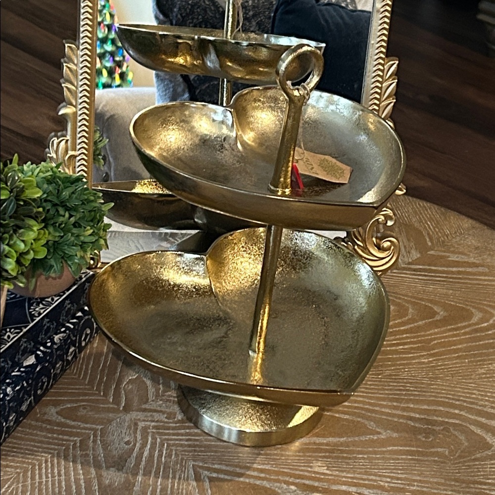 NEW! Vintage Inspired zHold Metal Heart Shaped Two-Tiered Serving Tray